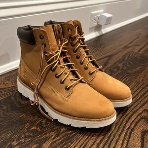 Timberland women’s size 6.5 sensor flex lace up boots never worn